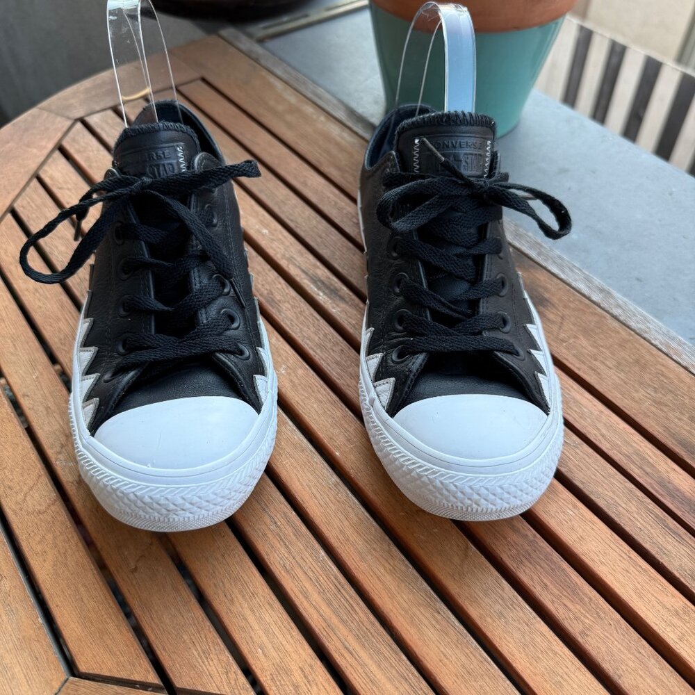 Converse Chuck Taylor All Star Black & White Low Top Sneakers Size 7.5